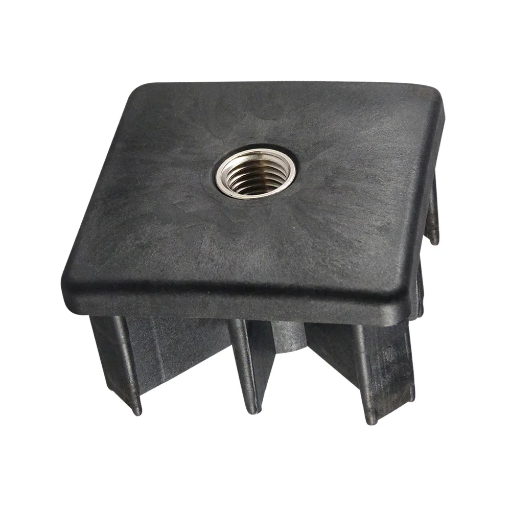 Contera cuadrada con aletas PA-GF - 30x30mm - M16 - 2.0mm - casquillo roscado -Negro